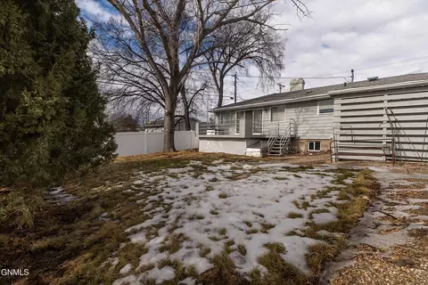 Exterior - 1715 Divide Ave, Bismarck, ND 58501 photo 5 of 6