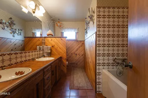 Bath - 1715 Divide Ave, Bismarck, ND 58501 photo 2 of 8