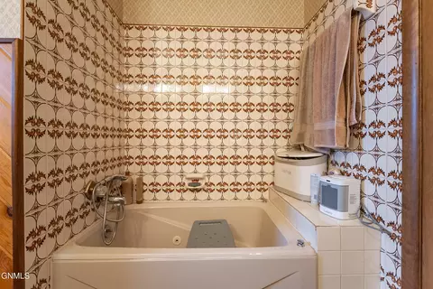 Bath - 1715 Divide Ave, Bismarck, ND 58501 photo 5 of 8