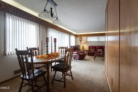 Dining - 1715 Divide Ave, Bismarck, ND 58501 photo 2 of 3