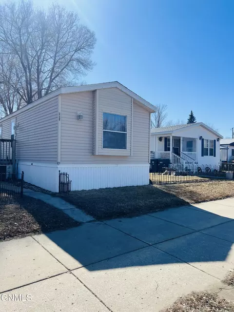 805 3rd St SE, Mandan, ND 58554