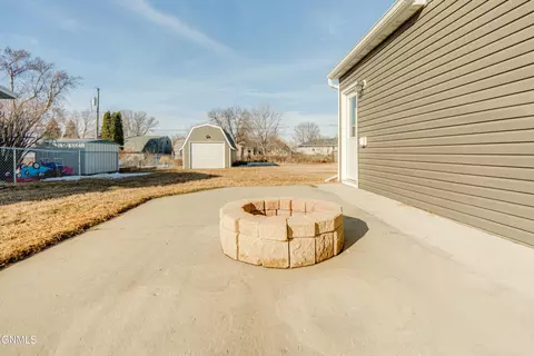 516 14th St S, Bismarck, ND 58504 photo 27