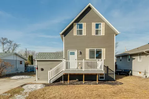 516 14th St S, Bismarck, ND 58504