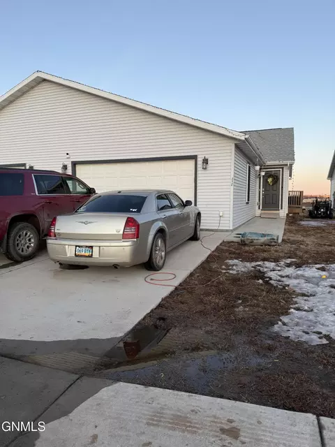 810 2nd St NE, Watford City, ND 58854