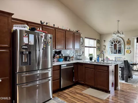 1910 Timbers St, Williston, ND 58801 photo 7