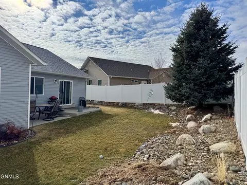 1910 Timbers St, Williston, ND 58801 photo 16