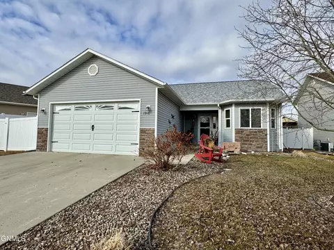 1910 Timbers St, Williston, ND 58801 photo 3