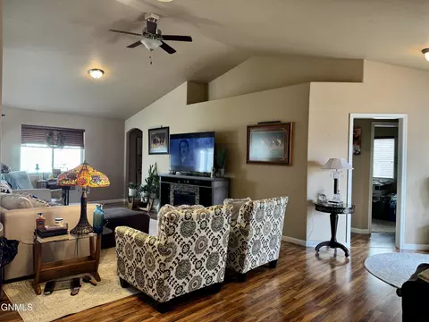 1910 Timbers St, Williston, ND 58801 photo 5