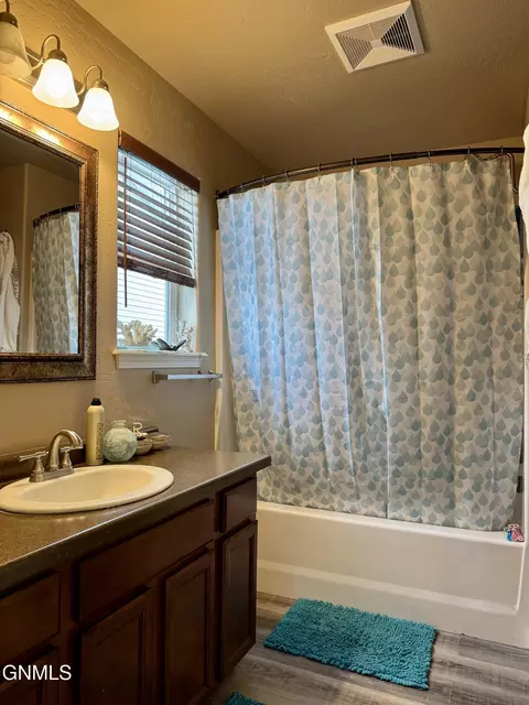 1910 Timbers St, Williston, ND 58801 photo 10