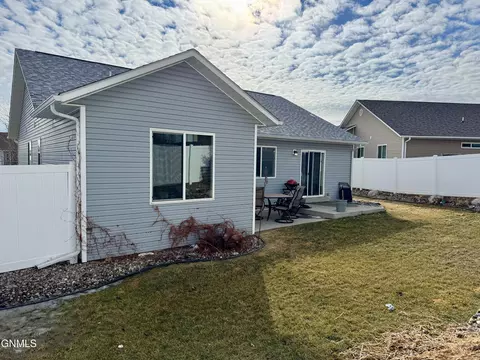 1910 Timbers St, Williston, ND 58801 photo 15