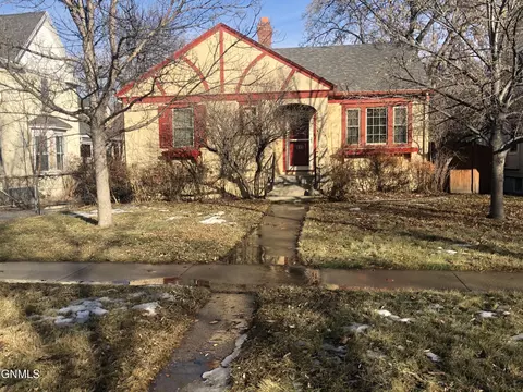 815 5th St N, Bismarck, ND 58501