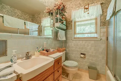 Bath - 1300 Mohawk St, Bismarck, ND 58501 photo 1 of 2