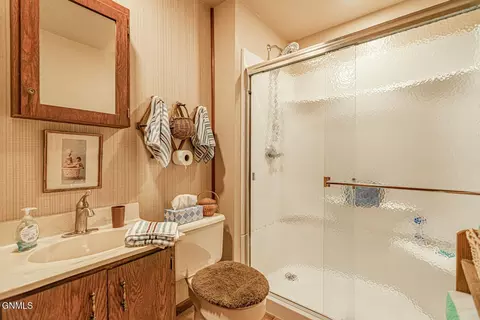 Bath - 1300 Mohawk St, Bismarck, ND 58501 photo 2 of 2