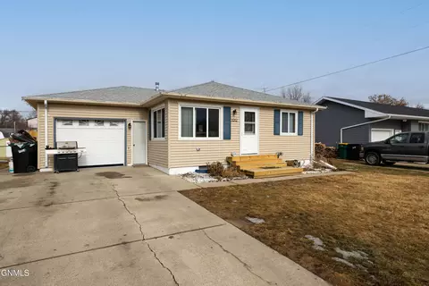 1012 Michigan Ave, Bismarck, ND 58504