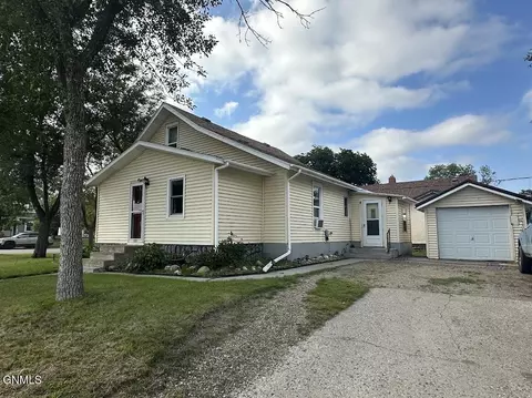 601 9th St SE, Jamestown, ND 58401
