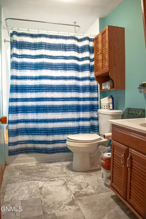Bath - 511 3rd St E, Napoleon, ND 58561 photo 1 of 2