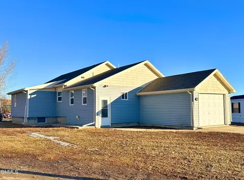 107 Earl Dr, Fairview, MT 59221