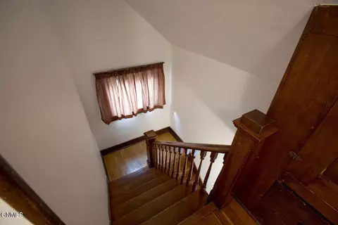 Entry Way - 105 2nd Ave NW, Garrison, ND 58540 photo 2 of 5