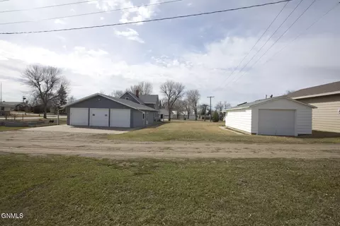Exterior - 105 2nd Ave NW, Garrison, ND 58540 photo 5 of 8