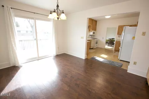 Dining - 105 2nd Ave NW, Garrison, ND 58540 photo 7 of 9