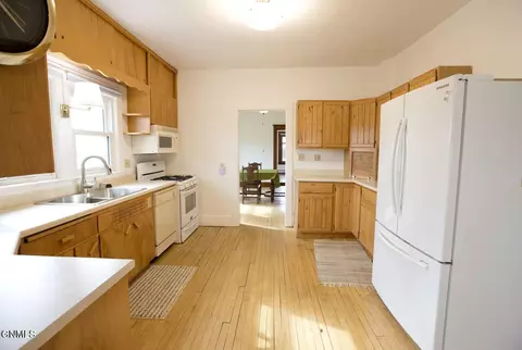 Kitchen - 105 2nd Ave NW, Garrison, ND 58540 photo 6 of 7