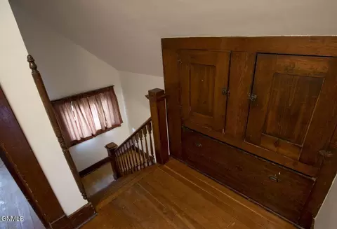 Entry Way - 105 2nd Ave NW, Garrison, ND 58540 photo 3 of 5