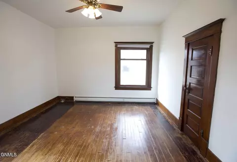 Bedroom - 105 2nd Ave NW, Garrison, ND 58540 photo 3 of 26
