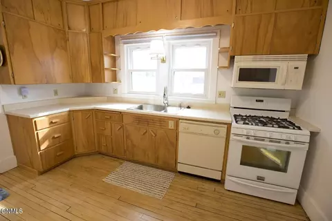 Kitchen - 105 2nd Ave NW, Garrison, ND 58540 photo 3 of 7