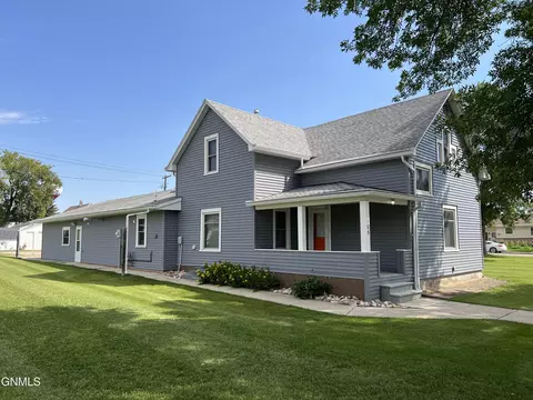 105 2nd Ave NW, Garrison, ND 58540