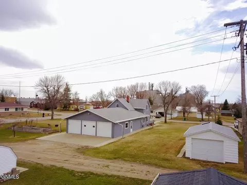 Exterior - 105 2nd Ave NW, Garrison, ND 58540 photo 3 of 8