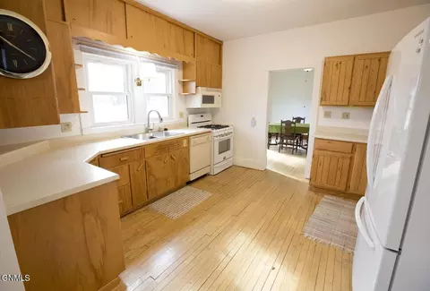 Kitchen - 105 2nd Ave NW, Garrison, ND 58540 photo 4 of 7
