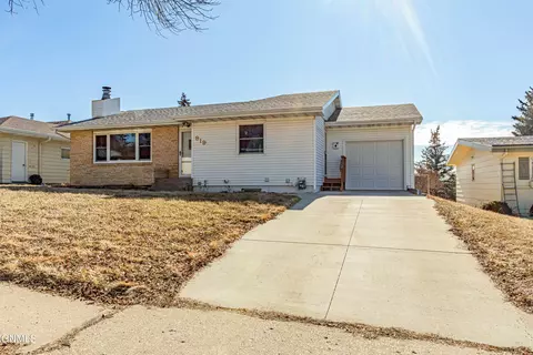 919 Ave B, Bismarck, ND 58501