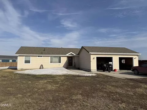 14045 Prairie Ln, Williston, ND 58801