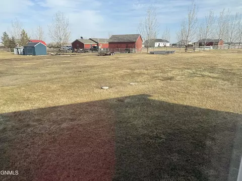 14045 Prairie Ln, Williston, ND 58801 photo 2