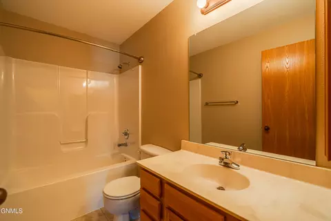 Bath - 4406 Chamberlain Dr, Bismarck, ND 58503 photo 1 of 7