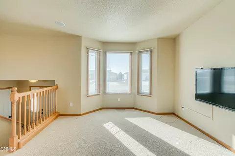 Living - 4406 Chamberlain Dr, Bismarck, ND 58503 photo 2 of 3