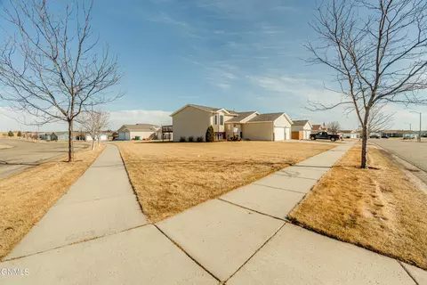 Exterior - 4406 Chamberlain Dr, Bismarck, ND 58503 photo 3 of 12