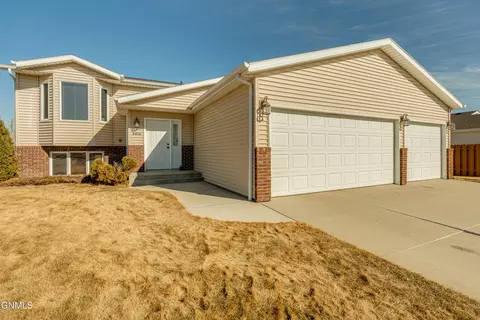 Exterior - 4406 Chamberlain Dr, Bismarck, ND 58503 photo 2 of 12