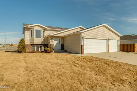 Exterior - 4406 Chamberlain Dr, Bismarck, ND 58503 photo 12 of 12