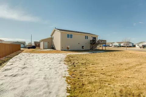 Exterior - 4406 Chamberlain Dr, Bismarck, ND 58503 photo 8 of 12