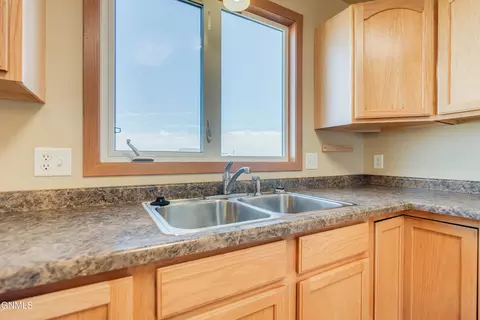 Kitchen - 4406 Chamberlain Dr, Bismarck, ND 58503 photo 3 of 4
