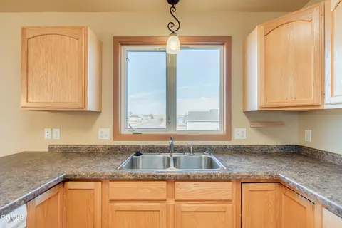 Kitchen - 4406 Chamberlain Dr, Bismarck, ND 58503 photo 2 of 4