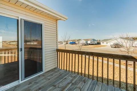Exterior - 4406 Chamberlain Dr, Bismarck, ND 58503 photo 10 of 12