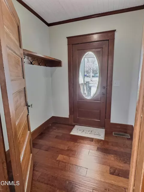 Entry Way - 415 Mclean Ave, Wilton, ND 58579 photo 1 of 3