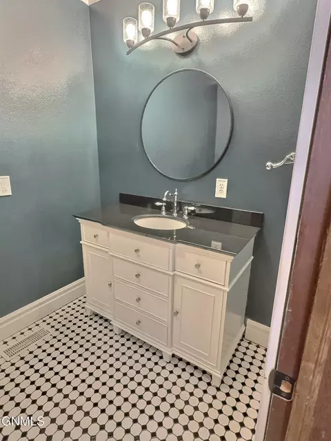 Bath - 415 Mclean Ave, Wilton, ND 58579 photo 1 of 9