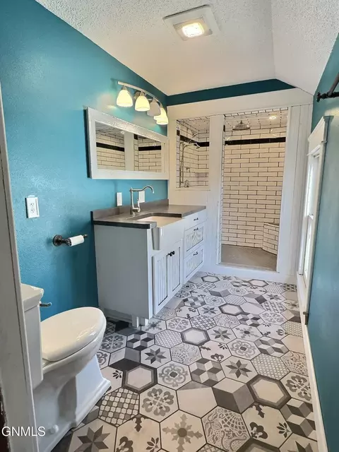Bath - 415 Mclean Ave, Wilton, ND 58579 photo 9 of 9