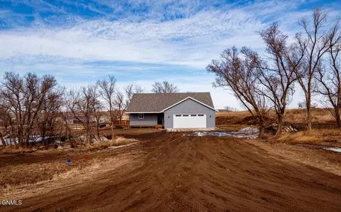 12579 32a St NW, Watford City, ND 58854