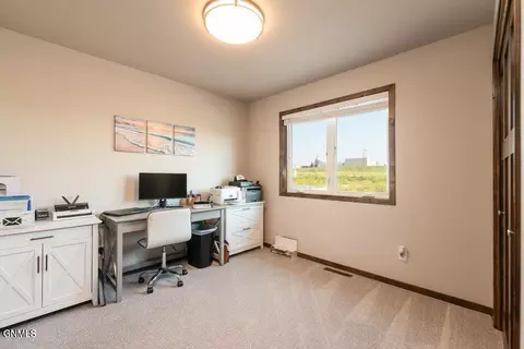 516 Shale Dr, Bismarck, ND 58503 photo 14