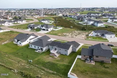 516 Shale Dr, Bismarck, ND 58503 photo 25