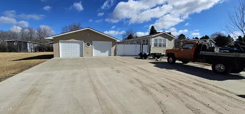 1826 8th Ave NW, Jamestown, ND 58401